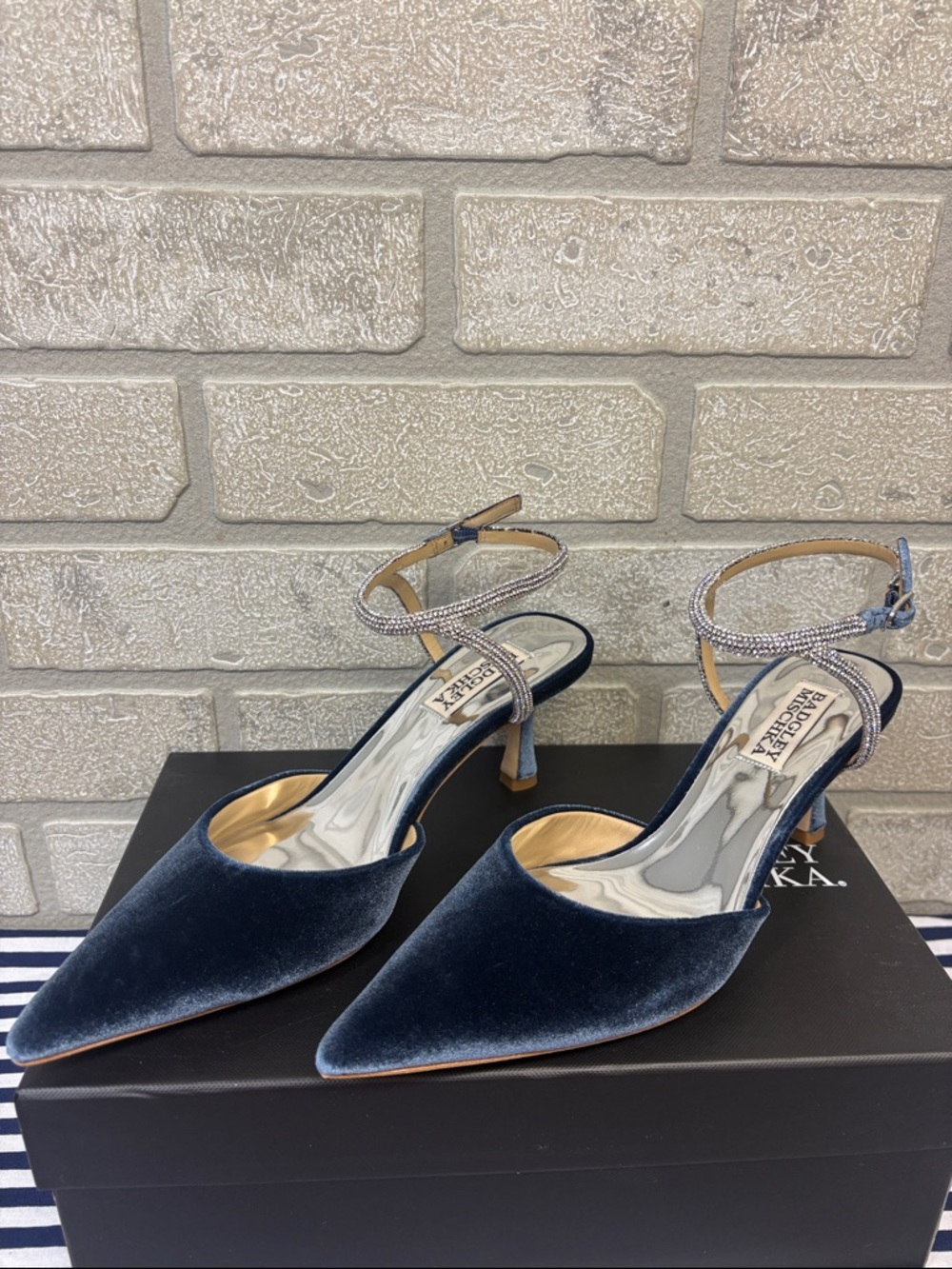 Badgley Mischka Autumn Kitten Heels in French Blue Size 6